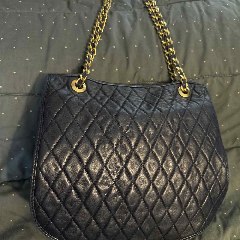 Jeunesse  Navy Quilted Chain Shoulder Bag